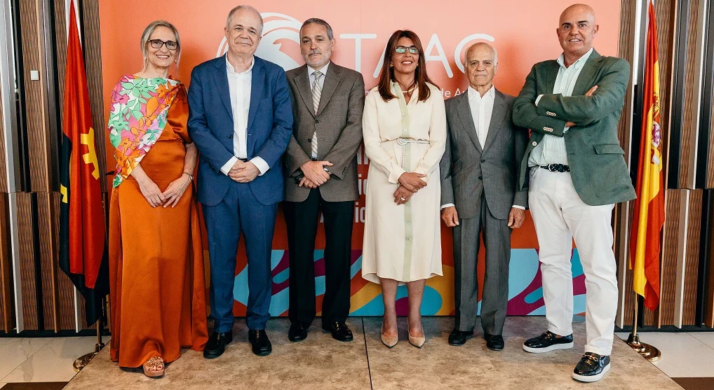 Marimar Laveda, jefa de Ventas y Marketing de la Pennsula Ibrica en TAAG Angola Airlines; Eduardo Fairen, CEO de TAAG Angola Airlines; Fernando Snchez, jefe Inflight Services Pennsula Ibrica en TAAG Angola Airlines; Lisa Mota-Pinto, CCO de TAAG Angola Airlines; Alfonso Espinosa, jefe Flota TAAG Angola Airlines; y Federico Lledo, CEO Summerwind GSA